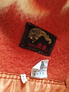 全新上海凤凰牌高级全羊毛毛毯，红色的非常喜庆，花色漂亮，一次