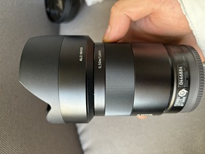 索尼蔡司55 1.8，自用一手镜头购于京东索尼自营店，箱说包