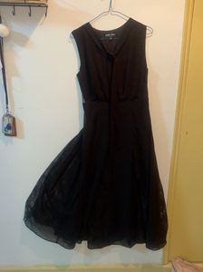 Vero moda黑色雪纺蕾丝拼接连衣裙，有内衬，超大裙摆，