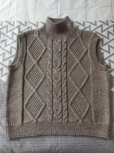 羊毛纯手工编织毛衣，衣长54厘米，胸围104厘米，130包邮