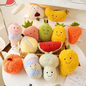 创意水果公仔韩国毛绒玩具草莓抱枕榴莲靠垫批沙发靠垫生日礼物女