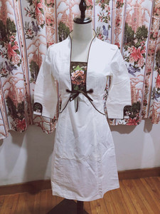假2件套中式绣花连衣裙，白色，有一定厚度，面料带弹力，适合秋