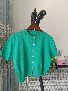 春夏复古法式风文艺风中绿色宝石扣针织短袖短款上衣
