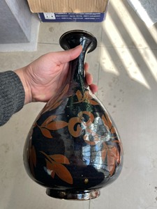 磁州窑铁绣花玉壶春瓶一个，家中早年收藏，喜欢的来看看，口子有