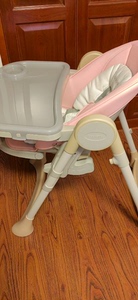 出售98成新babysing餐椅一台，系品牌旗舰店购买。孩子