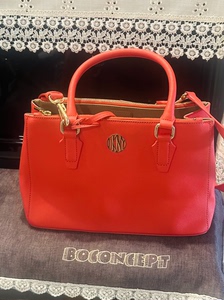 DKNY橘红色包包 九新 成色不错 买回来就背过两次左右 闲