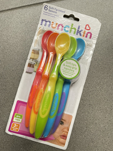 美国买的munchkin麦肯齐勺子，长柄喂养勺，是软头，适合