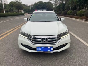 抵押车，14年九代雅阁2.0L自动高配 大瓶导航 日行大灯