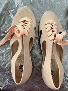 米基凉鞋，穿过两次，38码，粉橘色系带果冻鞋。售出不退换。