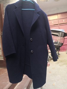 双面羊绒大衣，含羊绒100%，身深蓝色，中长款。90---1