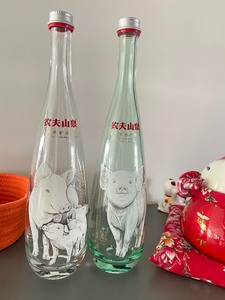 农夫山泉纪念版水，猪年空瓶，现已出售