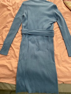 亦谷蓝色连衣裙，裙子包容性强，第三张图片最接近实物颜色，九成