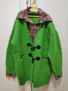 绿色毛衣外套，日本代购回来的厚厚的假两件衬衫配毛衣 纽扣都特