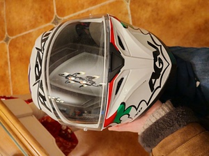 AGV K3SV摩托车头盔，正品，X L码，低价出，尾翼裂了