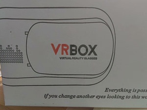 VR眼镜，手机可以放入，拆封未使用，没有破损，可以在手机上下