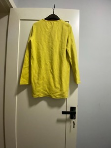 柠檬黄中长女卫衣长袖T恤。均码，轻微穿着痕迹，质量还可以的，