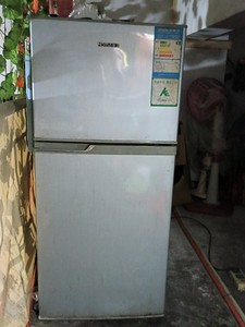 118L 小冰箱，品牌：奥马，冷冻冷藏正常使用中。要换大一点