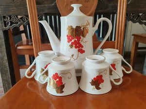 70年代邯郸陶瓷一厂金花纸红果茶具一套，一壶四杯，全新未使用