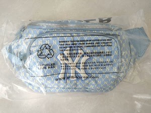 MLB全新斜挎包包，100便宜出不议价，正品，扫码可验，需要