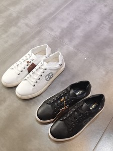 男鞋，处理！商场撤柜台！品牌：彩驰，黑色，白色，鞋 码39、