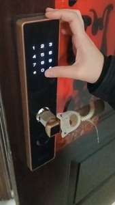 凯迪仕智能门锁，可以设置密码，两把机械钥匙，两个NFC卡片，