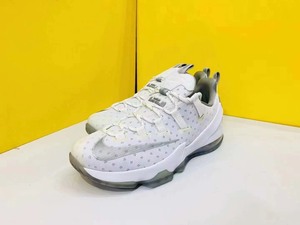 Nike 詹姆斯 LBJ13 Low 低帮 白银 篮球鞋