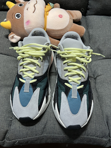 yeezy 700og 42官网中签自穿，新旧如图，盒子方正