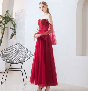 红色小礼服裙女春季2023高贵抹胸中长结婚新款显瘦晚宴新娘敬