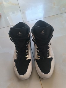 Nike/耐克 AJ1小伦纳德 43码 ，轻微穿着痕迹，不介