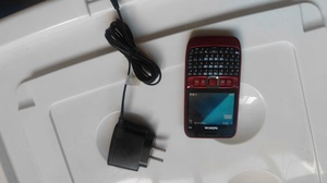 诺基亚E63，二手手机，能开机，国行，功能正常，成色如图，侧