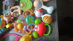 清理处理曼哈顿球婴儿玩具手抓球，澳贝牙胶，吸铁石玩具等打包处
