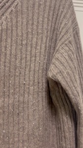 山羊绒慵懒风含金丝线毛衣，一等品，超软超弹，可贴身穿。