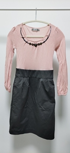 犁人坊品牌旗下-纤度，粉色+深灰拼接连衣裙；
