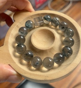 缅甸水沫玉珠子，卡12左右，1 5颗，600元，打孔不退换。