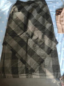 日本制古着纯羊毛半裙，不规则设计灰黑格子，前后设计感。手感超