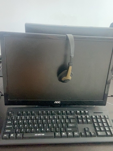 台式旧电脑，主机显示屏键盘鼠标耳机一套，配置1840 4g