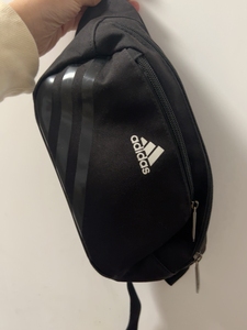 阿迪达斯Adidas 男生包包 正品  就是放久了表面看起来