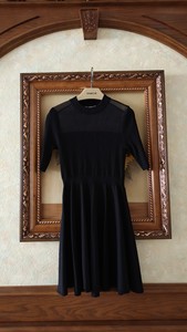 卓雅卡洛琳黑色针织连衣裙，8码。后面上身蕾丝，黑色显瘦 赠送