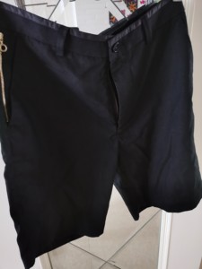 TRE男士麻混纺休闲短裤，黑色，材质舒适，拉链和腰部有金属配