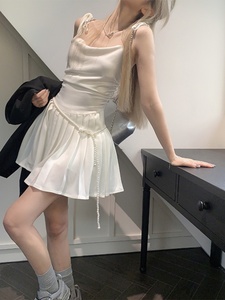 chuu官方旗舰店纯欲风白色吊带连衣裙夏季2023新款性感显瘦时尚设