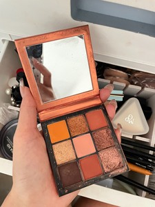 Huda Beauty hudabeauty 九色9色眼影盘