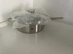 双立人正品平底锅，24cm，买后未使用过，只用白醋水开锅一次
