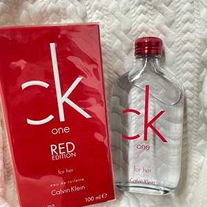 CKONE红色燃情女士香水100ML全新未开封里面另有喷头。