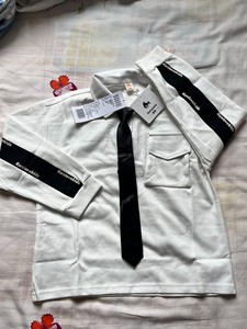 全新童鲨男童韩版卫衣，黑色领带可取下，140/68，好看时尚