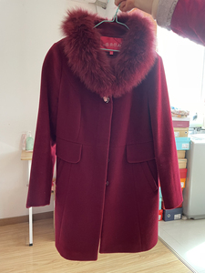 盛世佳人，中长款羊毛大衣，很显高级的酒红色，L号，狐狸毛领，