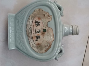早期老酒瓶――双耳螭龙，52度汝阳杜康酒瓶，两面都有酒标，螺