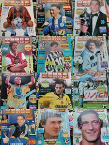 足球俱乐部 全部附带海报 无收藏卡 品相很好  单本20不包