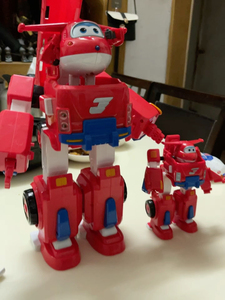 超级变形小飞侠大号超级机器人装备合体机甲套装奥迪双钻玩具。配