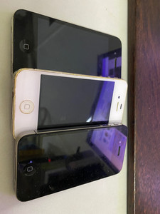 三个iPhone4S两个美版有锁一个行货电信版，都是16G，