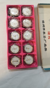 杨州产，琼花牌手表。机械表上发条手表，全新。90年初保存下来